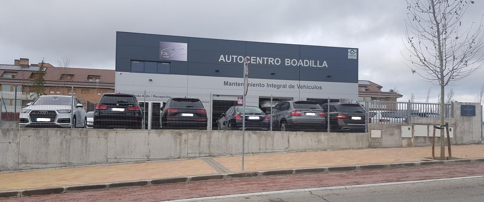 Nave de Autocentro Boadilla con su aparcamiento propio delante